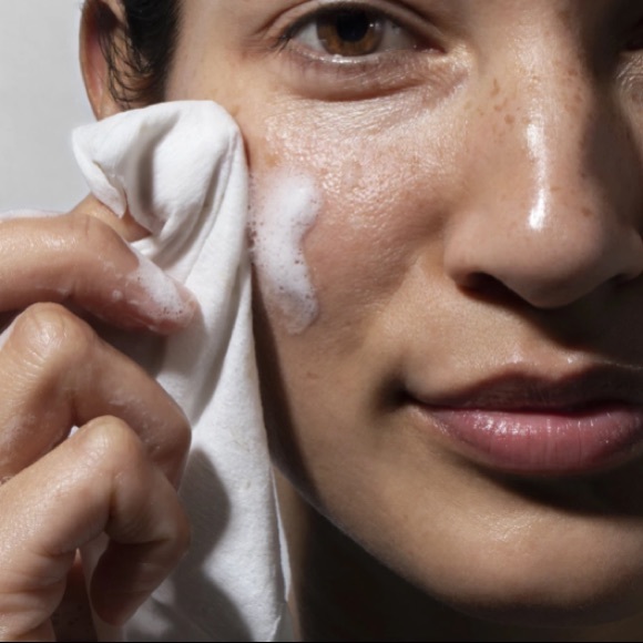 Evio Skin - Aurora Refreshing Cleansing Wipes, 15 count - Picture 3 of 5